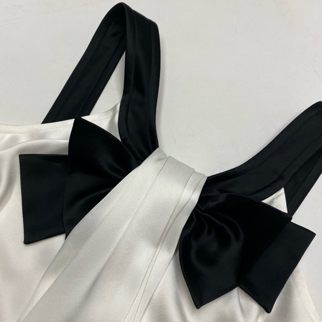 Nwt * St. John Silk Blouse * Ivory * White With Black Bow * Timeless & Trs Chic